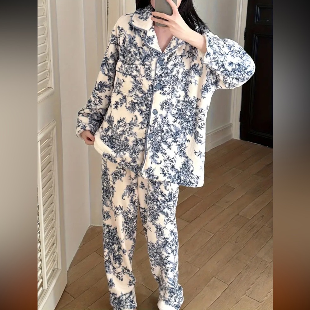 Thick Pajama Set in Blue and White Long Sleeve